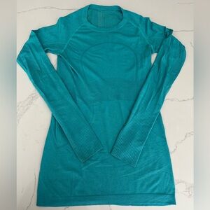 Lululemon Swiftly Tech long-sleeve crew shirt, size 6